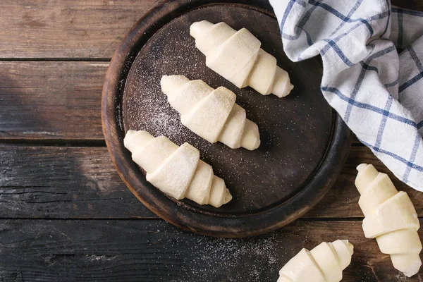 Croissant crudo non cotto — Foto Stock