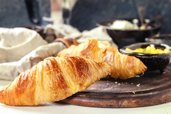 Breakfast with croissant and mango fruit — Stock Photo, Image