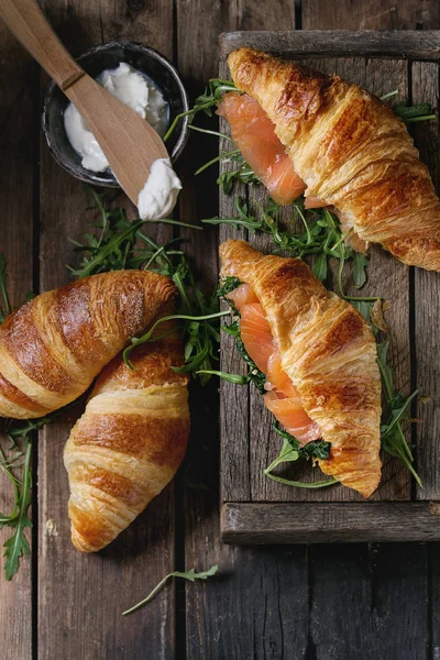 Croissant met zalm — Stockfoto