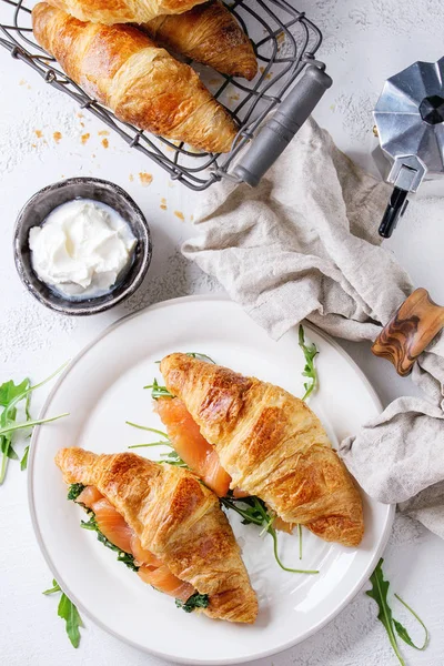 Twee croissant met zalm — Stockfoto