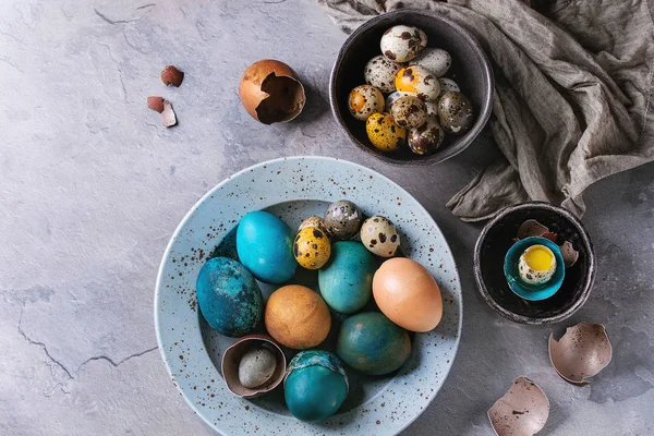 Colored chicken and quail eggs — Stock Photo, Image