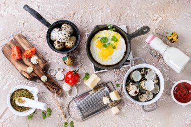 Kızarmış bıldırcın yumurtası ile Kahvaltı