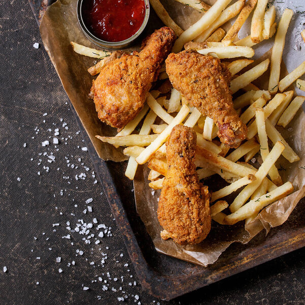 Жареные куриные ножки с картошкой фри