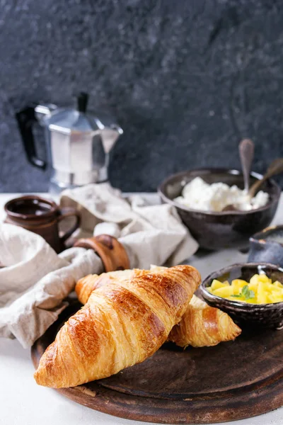 Breakfast with croissant and mango fruit — Stock Photo, Image
