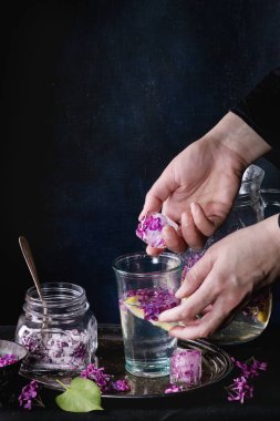 Limon suyuyla leylak limonata