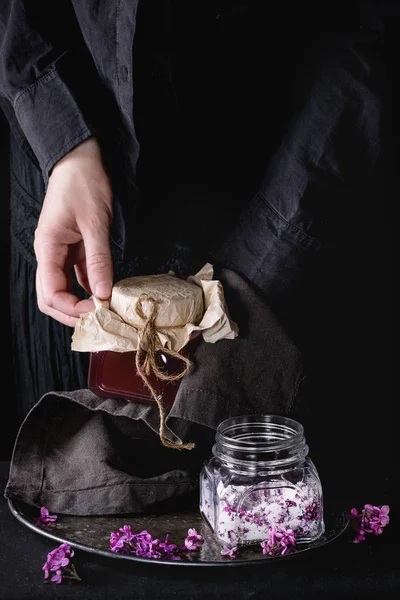 Tarro de jarabe de lila — Foto de Stock