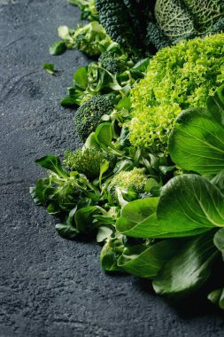 Yeşil salata ve lahana