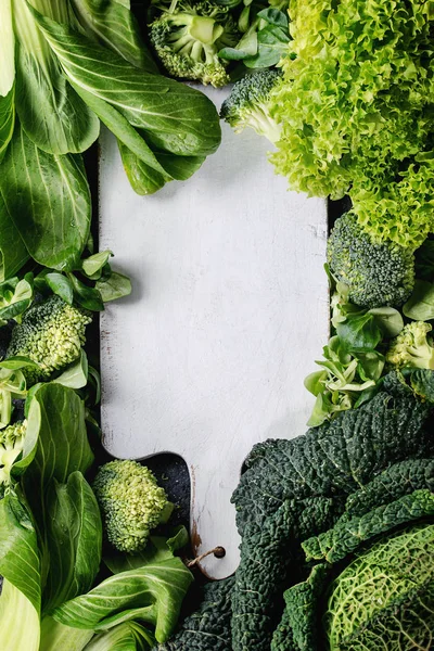 Grüne Salate und Kohl — Stockfoto