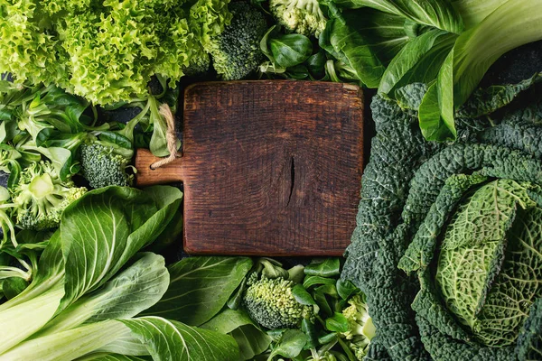 Grüne Salate und Kohl — Stockfoto