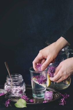 Limon suyuyla leylak limonata