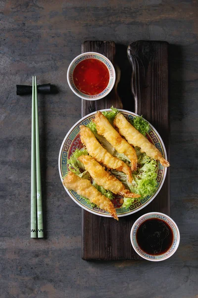 Fried tempura shrimps with sauces — Stock Photo, Image
