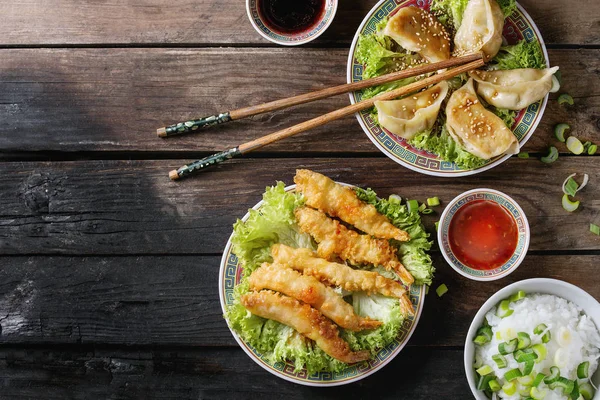 Fried tempura shrimps with sauces — Stock Photo, Image