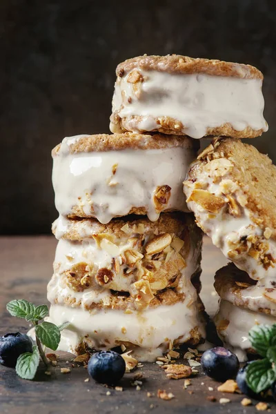 Zmrzlina sendviče v souborech cookie — Stock fotografie