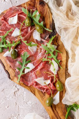 Dana carpaccio ile Kapari