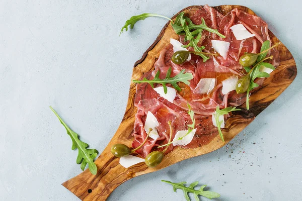 Dana carpaccio ile Kapari