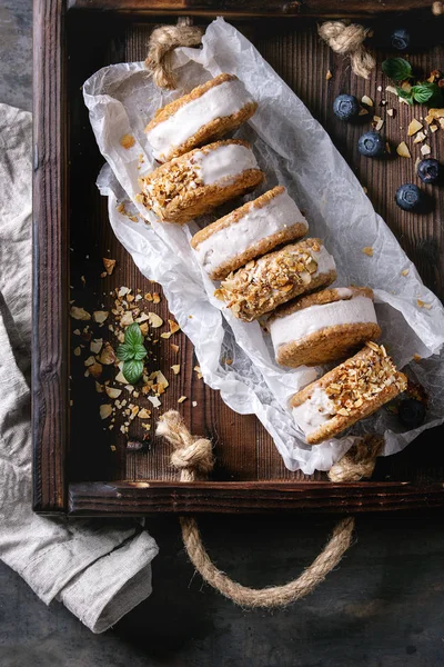 Sandwiches de helado en galletas — Foto de Stock