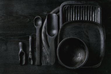 Siyah yanık Ahşap mutfak eşyaları