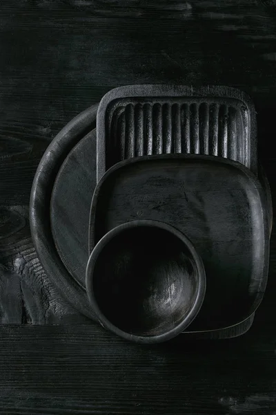 Черная деревянная посуда — стоковое фото