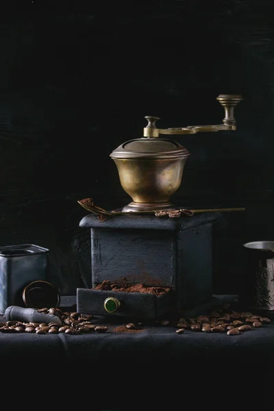 Roasted coffee beans over black — Stock Photo, Image