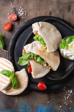 Sebzeli pide ekmeği sandviç