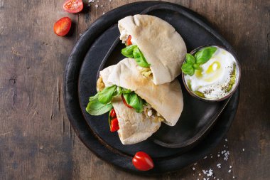 Sebzeli pide ekmeği sandviç