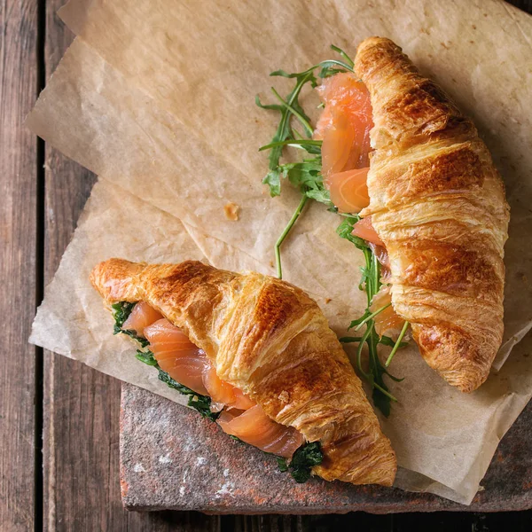 Due croissant con salmone — Foto Stock