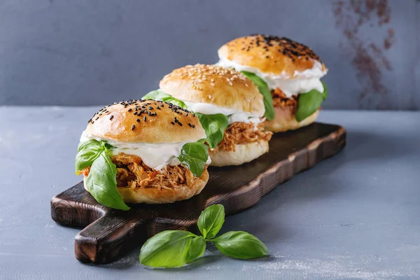 Homemade mini burgers with pulled chicken — Stock Photo, Image