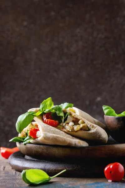 Sanduíches de pão de Pita com verduras — Fotografia de Stock