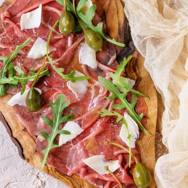 Dana carpaccio ile Kapari