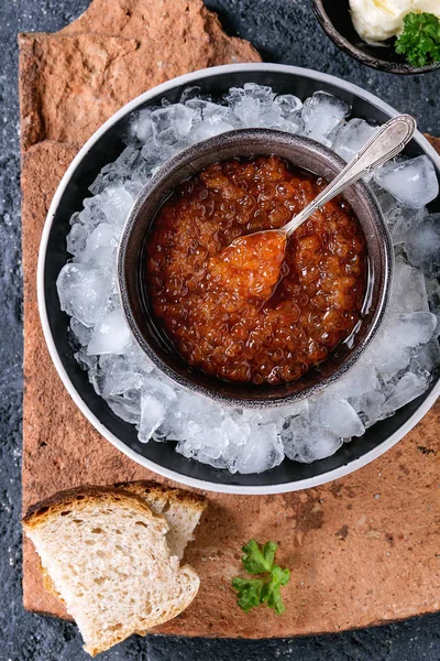 레드 캐 비어의 그릇 — 스톡 사진