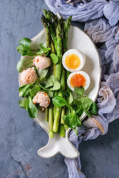 녹색 아스파라거스 계란 요리 — 스톡 사진