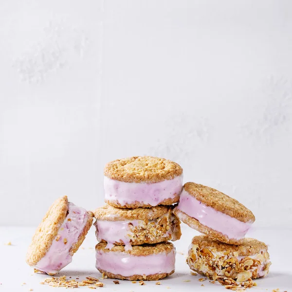 Sandwiches de helado en galletas —  Fotos de Stock