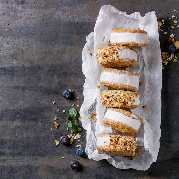 Panini al gelato nei biscotti — Foto Stock