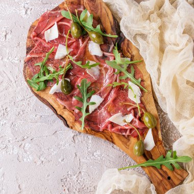 Dana carpaccio ile Kapari