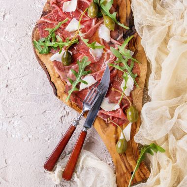 Dana carpaccio ile Kapari