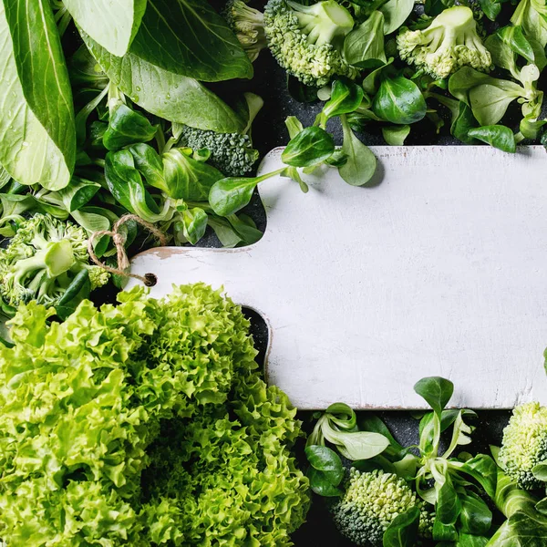 Grüne Salate und Kohl — Stockfoto