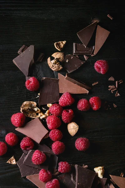 Variety of chopping chocolate with raspberries — Stock Photo, Image