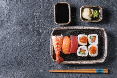 Suşi nigiri ayarla ve rulolar