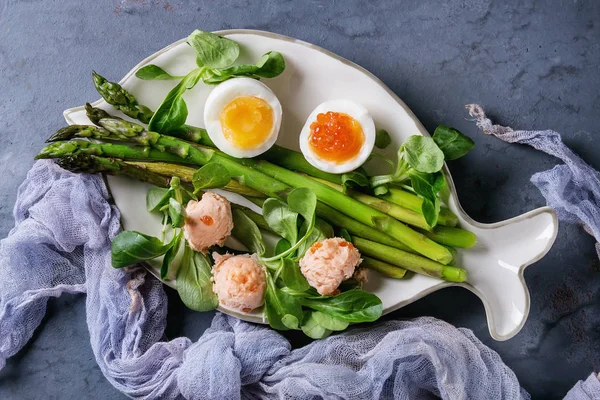 녹색 아스파라거스 계란 요리 — 스톡 사진