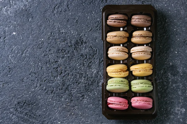 Variedade de macaroons de sobremesa franceses — Fotografia de Stock