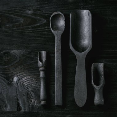 Siyah yanık Ahşap mutfak eşyaları