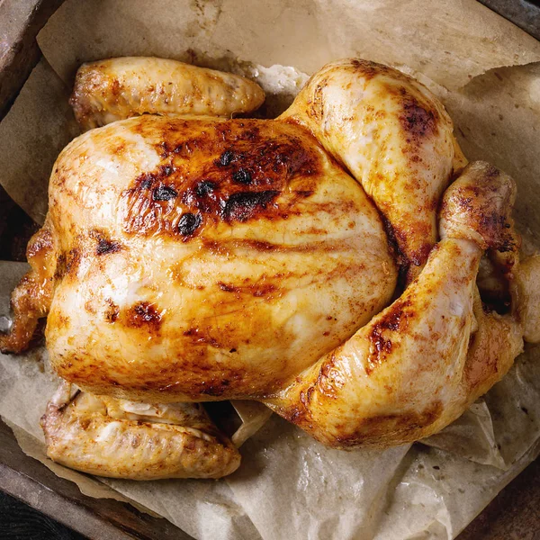 Grilled whole organic chicken — Stock Photo, Image