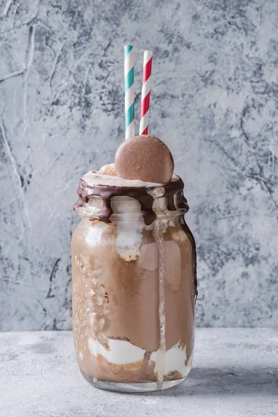 Шоколадный коктейль с мороженым — стоковое фото