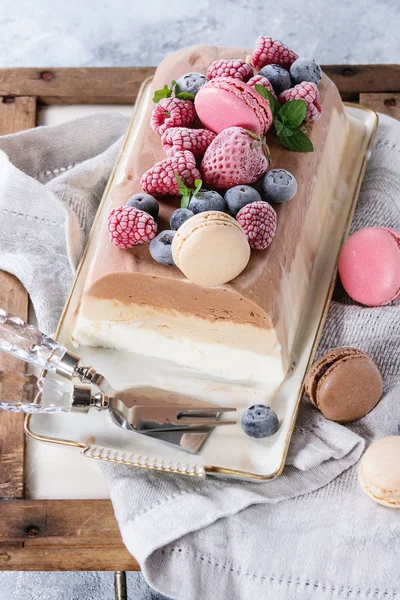 Three layers ice cream cake — Stock Photo, Image