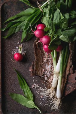 Ekmek ve sebze ile öğle yemeği