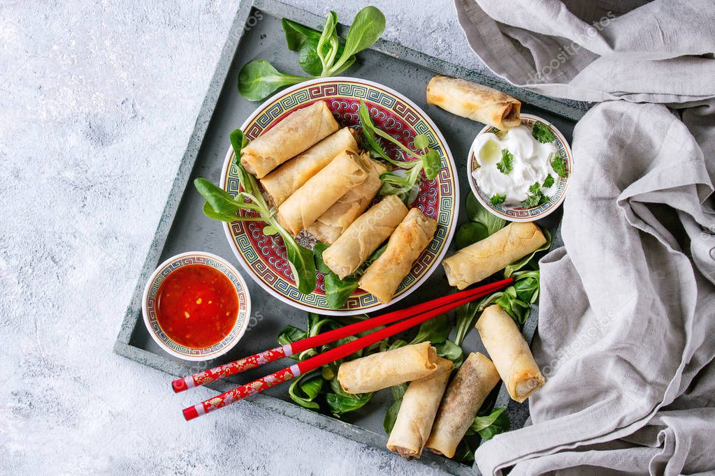 Fried spring rolls with sauce