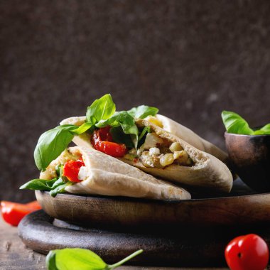 Sebzeli pide ekmeği sandviç