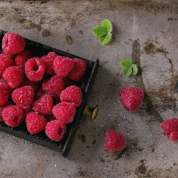 Frambuesas frescas en caja — Foto de Stock