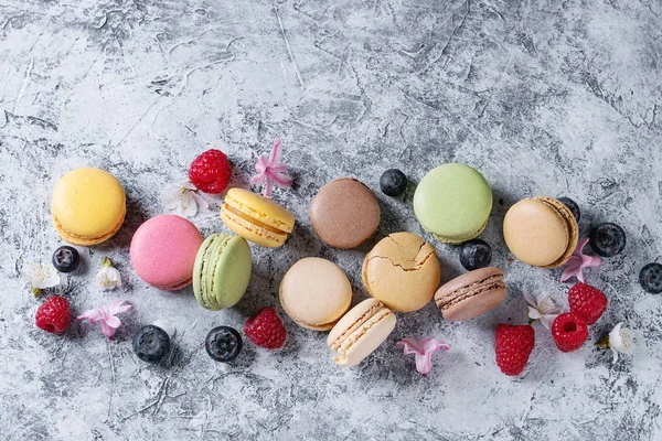 Variedade de macaroons de sobremesa franceses — Fotografia de Stock