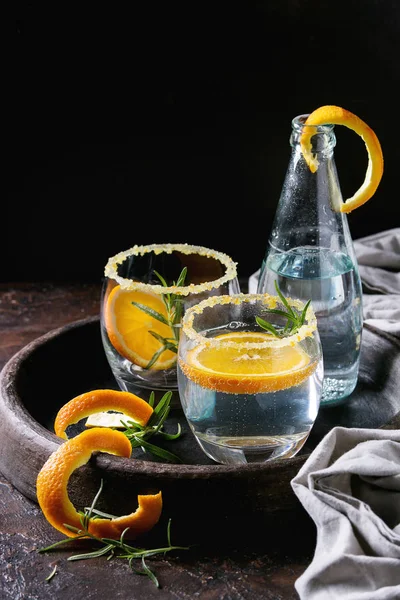 Tonic Cocktail mit Rosmarin und Orange — Stockfoto